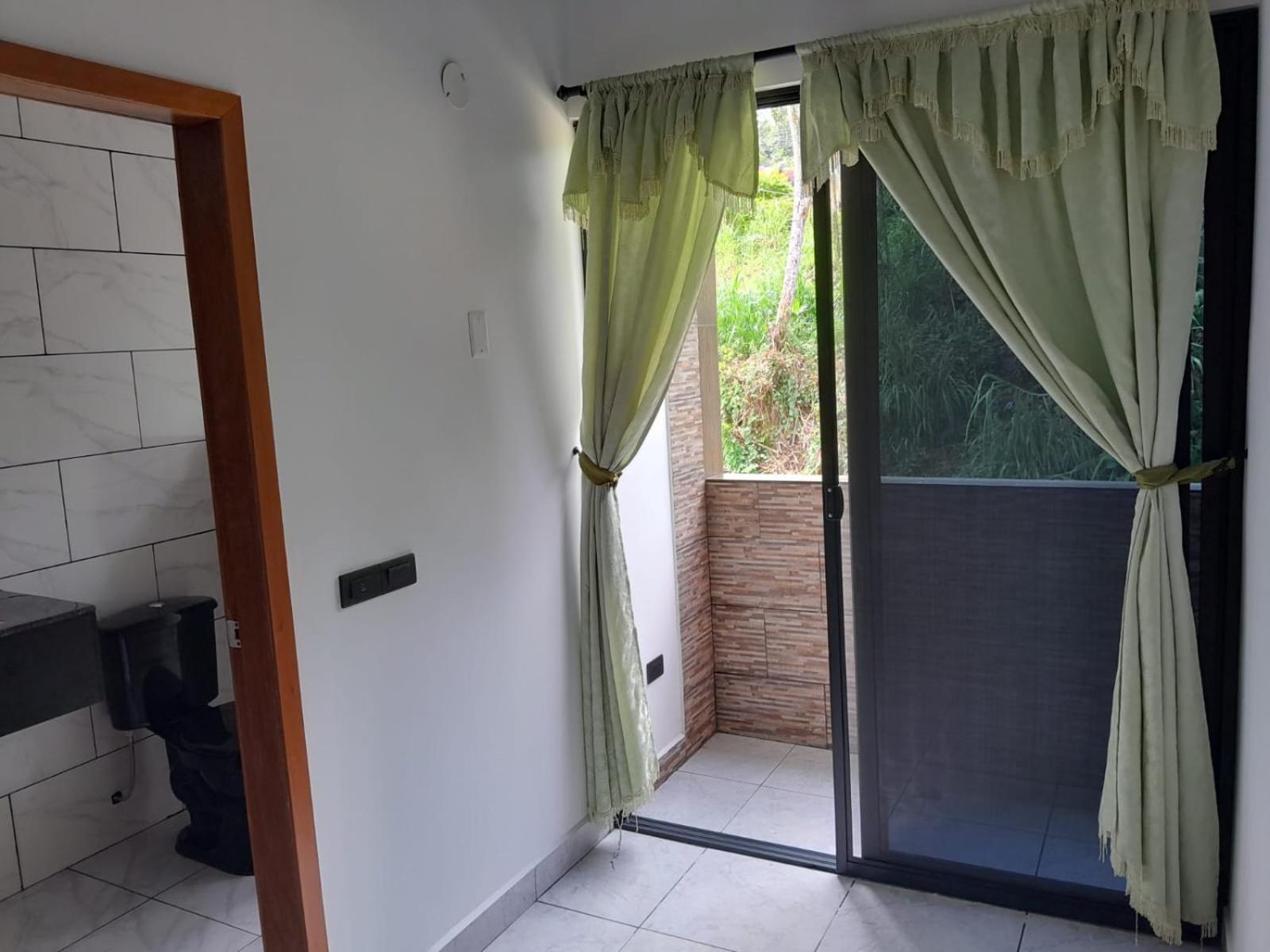 טנה Hostal Limoncocha מראה חיצוני תמונה