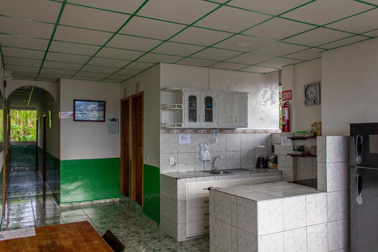 טנה Hostal Limoncocha מראה חיצוני תמונה